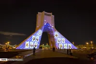 تصاویر| همدردی با مردم جهان در تهران؛ ویدئومپینگ در برج آزادی با موضوع کرونا
