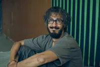 نسخه پرده‌ایی «مرد عینکی» و «صددام» در شبکه‌های مجازی