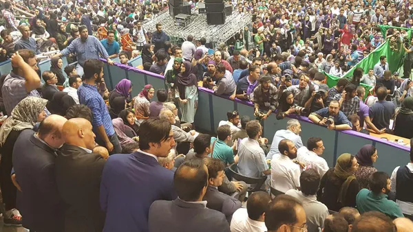 همراهی گسترده جامعه ورزش کشور در حمایت از روحانی/منصوریان، افتخاری، رحمتی و ...سخنرانی همسر شادروان پورحیدری/&rlm;عليرضا منصوريان: امروز قرمز و آبی جمع شده ايم و ارغوانی را تشكيل داده ايم برای ايران