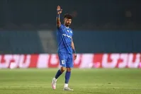 عکس/بازوبند کاپیتانی پرسپولیس در دستان رامین رضاییان