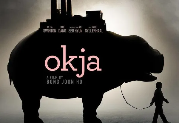 Okja | اوکجا

نمره منتقدان: ۸۶ از ۱۰۰

بونگ جون هو، کارگردانی است که این روز&zwnj;ها با ساخت فیلم &laquo;انگل&raquo; به شهرت بسیار زیادی دست پیدا کرده است. اما چند سال پیش از کارگردانی &laquo;انگل&raquo; او با ساخت فیلم &laquo;اوکجا&raquo; ثابت کرد استعداد بی&zwnj;نظیری در کارگردانی سینما دارد. فیلم &laquo;اوکجا&raquo; در سال ۲۰۱۷ و توسط سرویس استریم نتفلیکس ساخته شد. این فیلم به عنوان یک درام دلنشین و جذاب که قابلیت&zwnj;های بسیاری دارد در ربودن ذهنیت تماشاگر دارد، یکی از بهترین فیلم&zwnj;های درام دهه ۲۰۱۰ میلادی است.

خلاصه داستان: میجا دختری کم&zwnj;سن و سال است که دوستی به نام اوکجا دارد. اما این دوست صمیمی یک انسان نیست؛ اوکجا یک حیوان عظیم الجثه و بسیار مهربان است که رابطه دوستان خوبی با میجا دارد. آن&zwnj;ها همیشه مراقب یکدیگر هستند. اما یک روز شرکتی چند ملیتی و ثروتمند برای تصاحب اوکجا وارد داستان زندگی میجا می&zwnj;شود.
