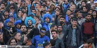 تجمع دوباره هواداران استقلال مقابل ساختمان باشگاه+فیلم