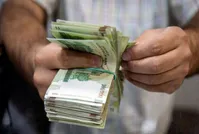 دولت قادر به کنترل نرخ ارز نیست؛ چرا حقوق بگیران باید زیر فشار تورم باشند؟