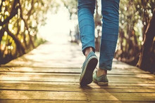 بعد از غذا بنشینیم یا راه برویم؟