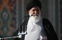 امام جمعه مشهد: مسئولان پدافند ولنگاری فرهنگی ایجاد کنند| صاحبان نقدینگی، سرمایه خود را به‌جای عیاشی در تولید مصرف کنند