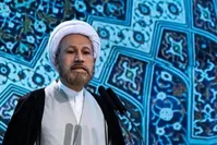 خطیب جمعه شیراز: زمان غیبت حجت بر ما امام خامنه‌ای است