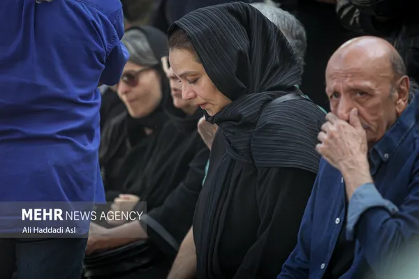 شبنم مقدمی در مراسم تشییع پیکر آتیلا پسیانی
