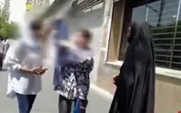 کنایه یک روزنامه به مسئولیت نپذیرفتن دولت در برخورد با بی‌حجابی