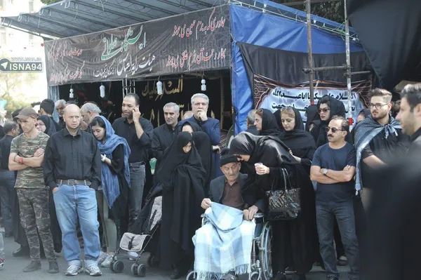 حضور مونسان، رئیس سازمان میراث&zwnj;فرهنگی در مراسم عزاداری روز تاسوعا در گلزار شهداي امامزاده علي اكبر چيذر