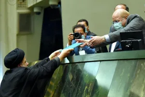 ۴ نکته درباره اولین لایحه بودجه دولت انقلابی؛ رئیسی روی کمک‌های بلاعوض بیگانگان حساب باز کرده؟