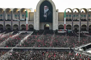 تصاویر | اقامه نماز بر پیکر رهبر شهید انقلاب