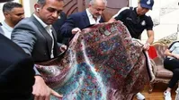 فیلم| رونالدو فرش پرسپولیس را در خانه‌اش پهن کرد