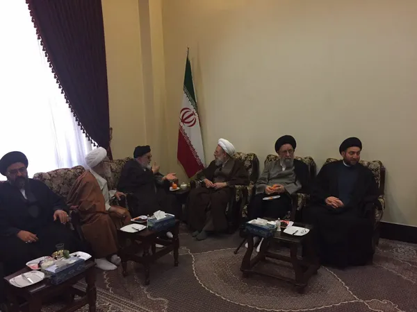 حضور اعضاي بيت امام، علما، عمار حكيم و...هم اکنون در حرم امام جهت شركت در مراسم تدفين آيت الله هاشمي