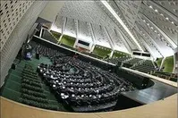 مجلس یک دست سیاهپوس شد /نمایندگان در سوگ سردار شهید سلیمانی