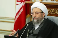 آملی لاریجانی: کارگران و بازنشستگان صورتشان را با سیلی سرخ نگاه می‌دارند