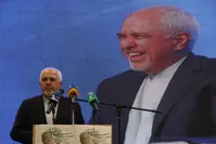 ظریف: شرم کنید و از این مردم خجالت بکشید؛ مردم ما شهید دادند که با گوشت ۷۰۰ هزار تومانی زندگی کنند؟