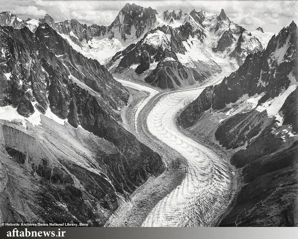 عکس هوایی گرفته شده از داخل بالن از فراز مونت بلانک فرانسه در سال ۱۹۰۹ میلادی توسط عکاسی سوئیسی. امروز از این عکس برای بررسی روند آب شدن یخچال&zwnj;های طبیعی استفاده می&zwnj;شود. 