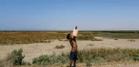 خطرناکتر از کرونا در خوزستان؛ مردم در صف خرید آب!