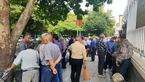 تجمع بازنشستگان فولاد اصفهان مقابل استانداری