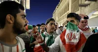 تصاویر| شادی ایرانی‌ها پس از برد برابر ژاپن در بازار دوحه
