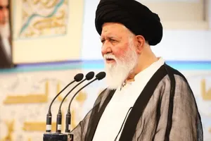علم الهدی: سلاحی داریم که استفاده از آن موجب شگفتی دنیا خواهد شد / در دیپلماسی و جنگ ما خدا هست