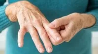 خشکی مفاصل در ابتدای روز یکی از مهمترین علائم این بیماری است 