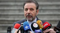 دیدار واعظی با خانواده یکی از جانباختگان سقوط هواپیمای اوکراینی