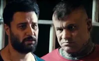حمله با چاقو به جواد عزتی در حمام