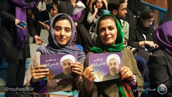 الهام کردا و آناهیتا افشار بازیگران زن سینما در گردهمایی زنان حامی روحانی در سالن شیرودی
