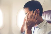 راهکار‌هایی برای برطرف کردن گرفتگی گوش هنگام پرواز
