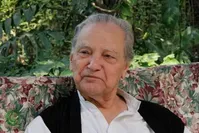 یادگار 'اقبال' دیده از جهان فروبست
