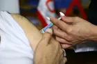چه کسانی باید واکسن آنفولانزا بزنند؟ دکتر مینو محرز پاسخ می‌دهد