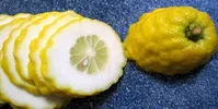 این میوه برای نفخ شکم معجزه می‌کند!