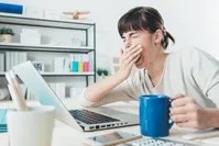 ۴ مزیت چُرت روزانه که باید بدانید