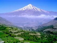 دو پلاک کوه دماوند همچنان وقف هستند