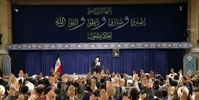 رهبر انقلاب: آنهایی که در خیابان فحش می‌دهند و آتش می‌زنند، می‌خواستند نقاط قوت کشور را از بین ببرند/ وسوسه‌ تاثیرگذار بر جوانان را باتوم برطرف نمی‌کند
