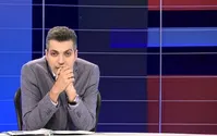 فیلم| استرس عجیب مجری تلویزیون از شنیدن نام عادل فردوسی‌پور از دهان مهمان برنامه