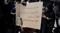 تجمع در اعتراض به شور شدن آب شرب/نماینده مجلس: آب برای شهروندان خرمشهر و آبادان رایگان شد+عکس