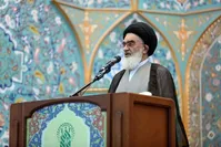 امام جمعه قم: همه بدانند نظام اسلامی از اهداف خود عقب نمی‌نشیند