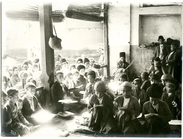 کودکان در مکتب؛ غرب ایران، آنتوان سوروگین، حدود ١٩٠٠

