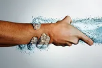 ۲۰ نشانه کم‌آبی بدن