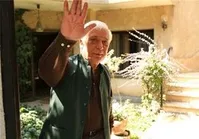 تصاویری از خاکسپاری غریبانه خسرو سینایی/کارگردان «عروس آتش» در کنار محمدعلی کشاورز آرام گرفت