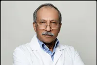 ماجرای تجمع و درگیری مقابل ساختمان نظام پزشکی/ رازی: خانم‌ها را ضرب و شتم کردند