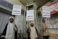 تصویری ديگر از پلاکاردهای جنجالی طلاب در فيضيه