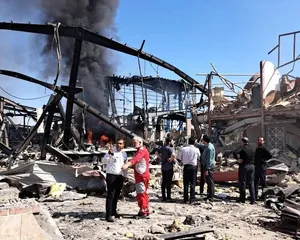 اعزام ۴ تیم عملیاتی هلال‌احمر به محل آتش‌سوزی شهرک صنعتی شمس‌آباد