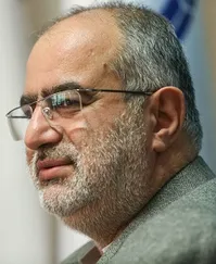 حسام الدین آشنا: ظریف بیشتر از ترامپ قدرت تصمیم‌گیری دارد