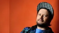 عکس/ عینک ۲۱۰ میلیون تومانی علی صادقی در برنامه جوکر