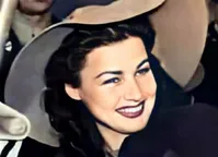 عکس/ «فوزیه فواد با لباس سلطنتی در قاهره مصر»؛ سال ۱۳۲۵