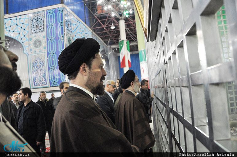 حجت الاسلام والمسلمین سید محمد خاتمی رئیس جمهوری اسبق کشورمان با حضور در مرقد مطهر بنیانگذار جمهوری اسلامی ایران، ضمن زیارت حرم امام ( س) از مراحل ساخت حرم رهبر کبیر انقلاب اسلامی بازدید کرد.