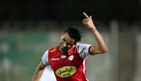 تا یحیی هست این بازیکن رنگ پیراهن پرسپولیس را نمی‌بیند!